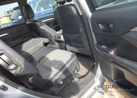 2015 Toyota Highlander Le Plus V6 z USA, uszkodzony, nr VIN 5TDBKRFH7FS073652